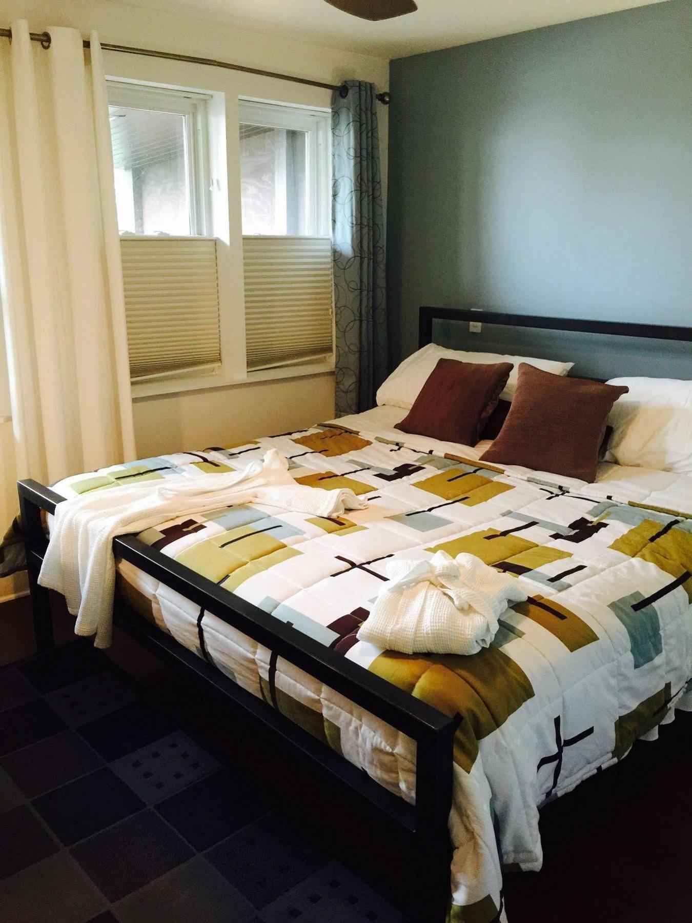 House 5863- Chicago'S Premier Bed And Breakfast Экстерьер фото