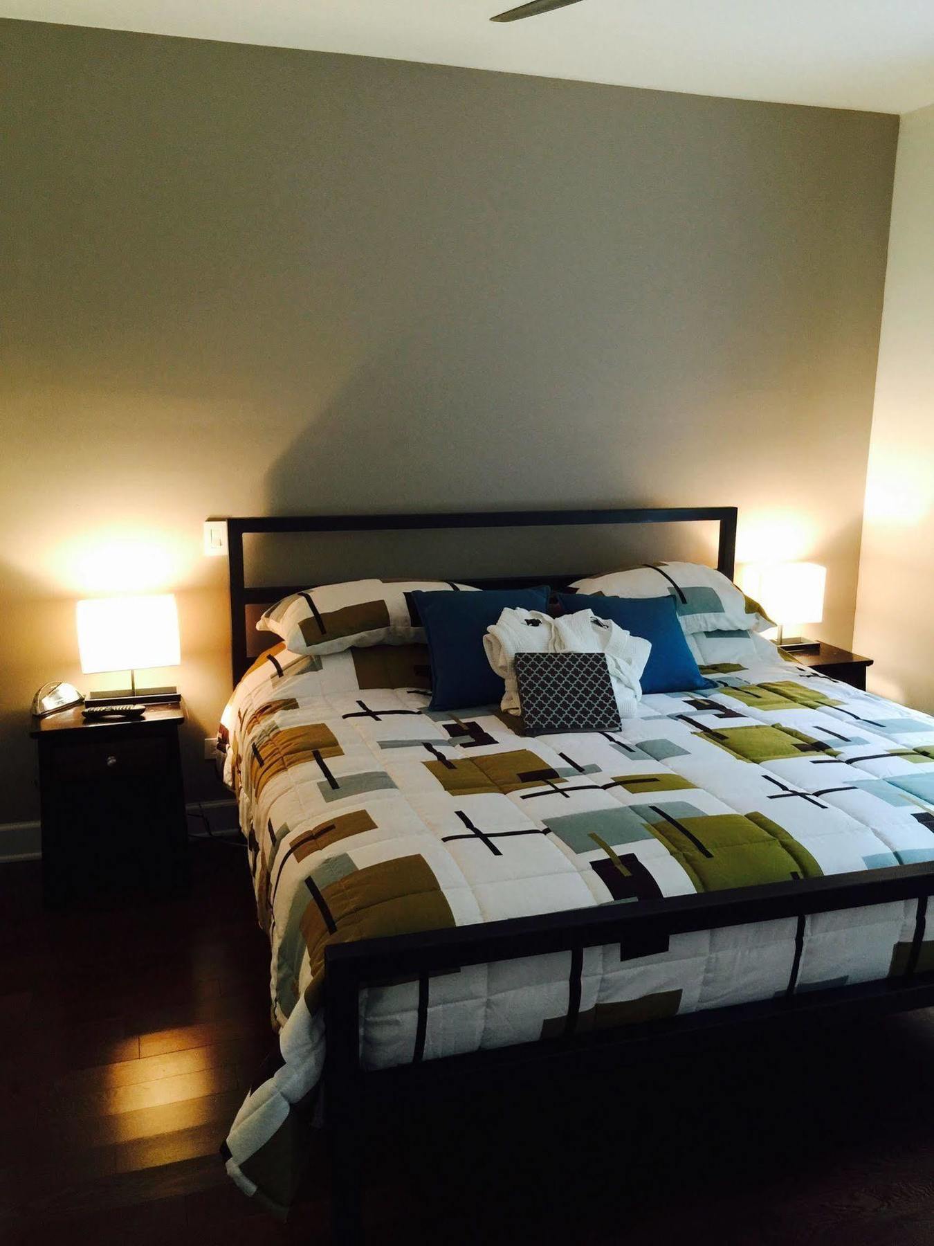 House 5863- Chicago'S Premier Bed And Breakfast Экстерьер фото